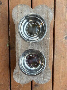 Food bowls in wooden bone-shaped stand. NWT